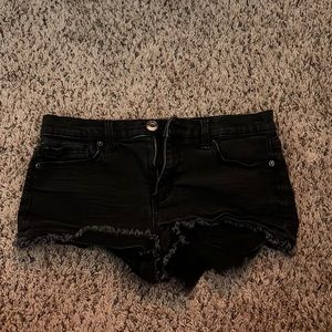 black, jean booty shorts with frayed bottom